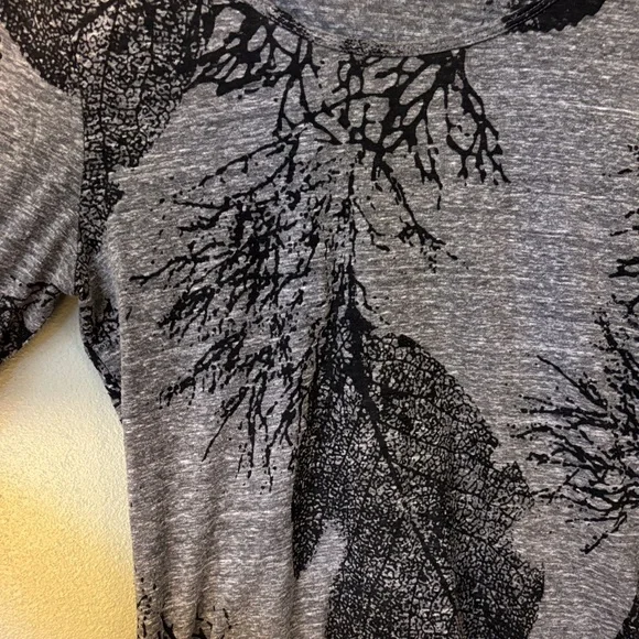 Eddie Bauer Gray and Black Leaf Forest Graphic Women's Shirt Size Small - Picture 3 of 6